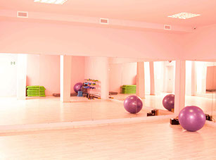 Дополнительный зал групповых занятий в фитнес клубе Dorfit на Кантемировской